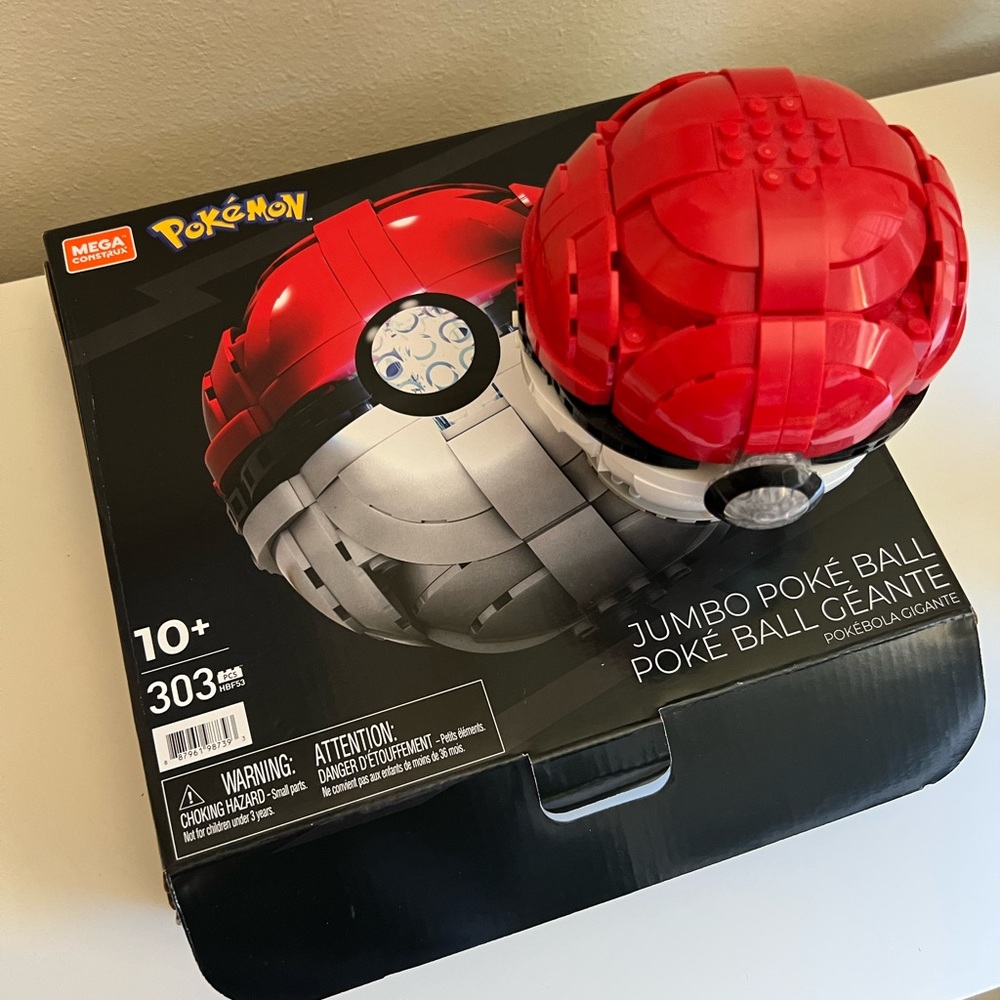 Mega Pokémon Jumbo Poké Ball Building Set